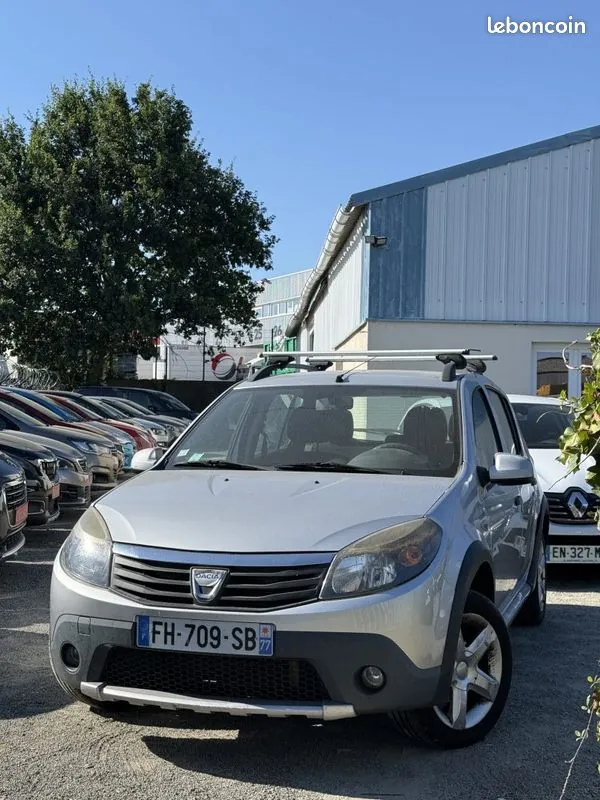 Dacia Sandero 2010 photo 2