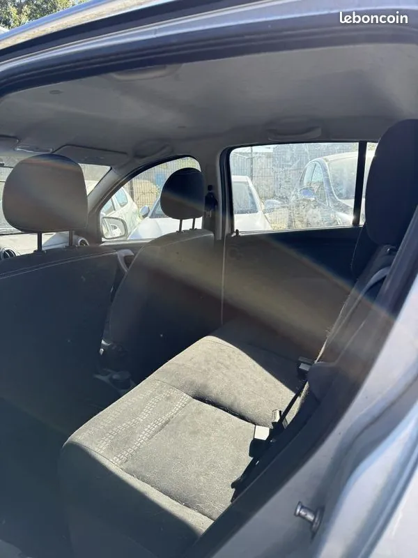 Dacia Sandero 2010 photo 4
