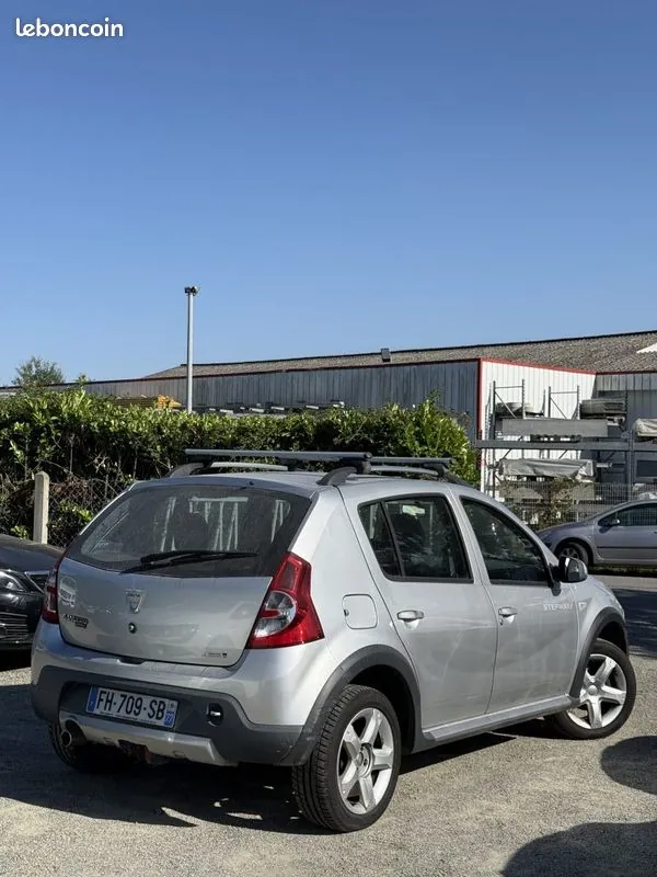 Dacia Sandero 2010 photo 3