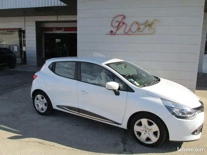 Renault Clio 2014 photo 2