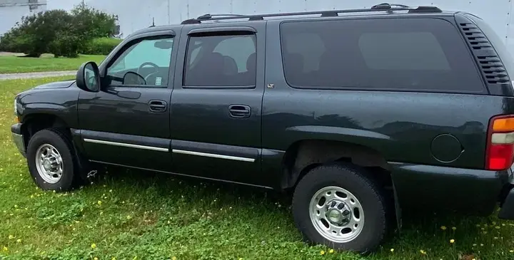 Chevrolet Suburban 2003 photo 2