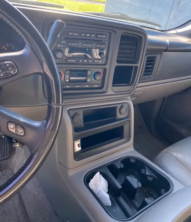 Chevrolet Suburban 2003 photo 3