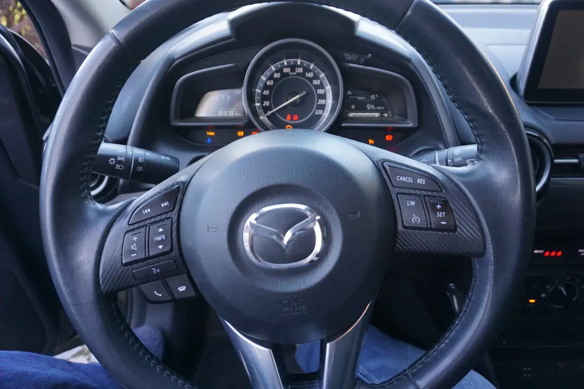 Mazda Mazda2 2016 photo 2