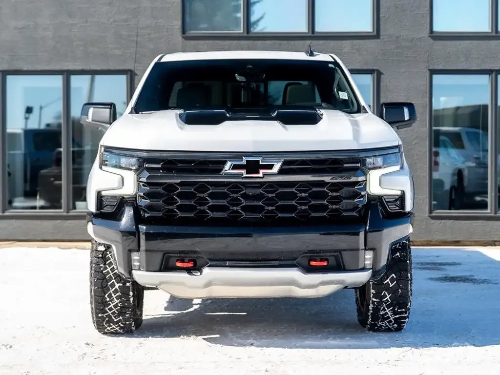 Chevrolet Silverado 1500 2024 photo 2