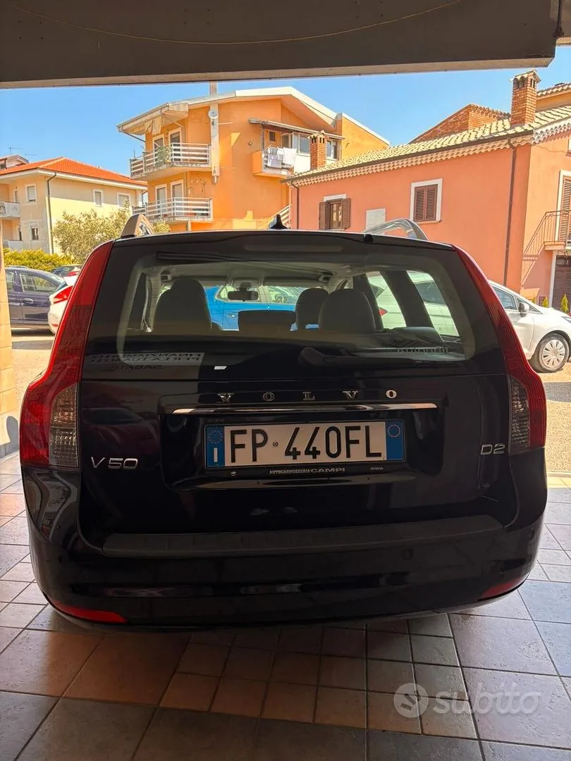 Volvo V50 2012 photo 2
