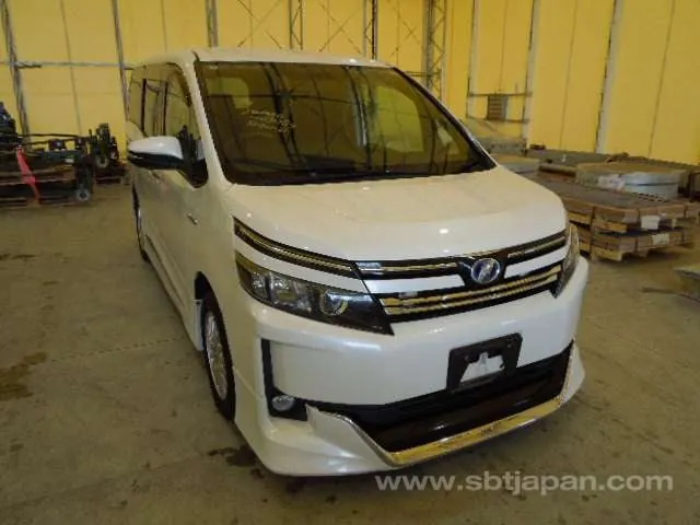 Toyota Voxy Hybrid V