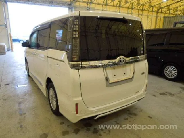 Toyota Voxy Hybrid V 2015 photo 3