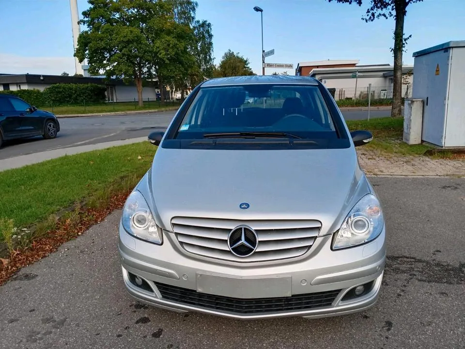Mercedes-Benz B200