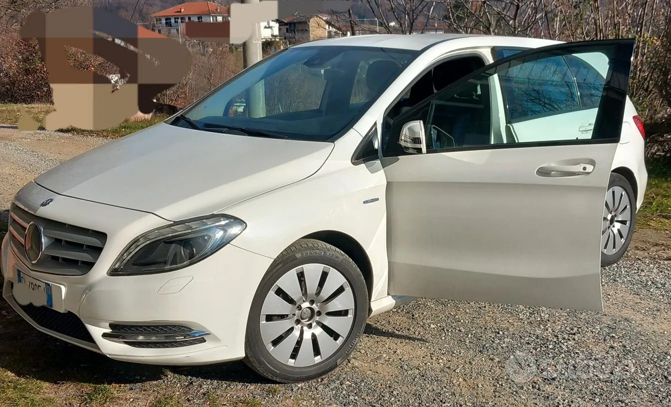 Mercedes-Benz B-Class 2012 photo 2