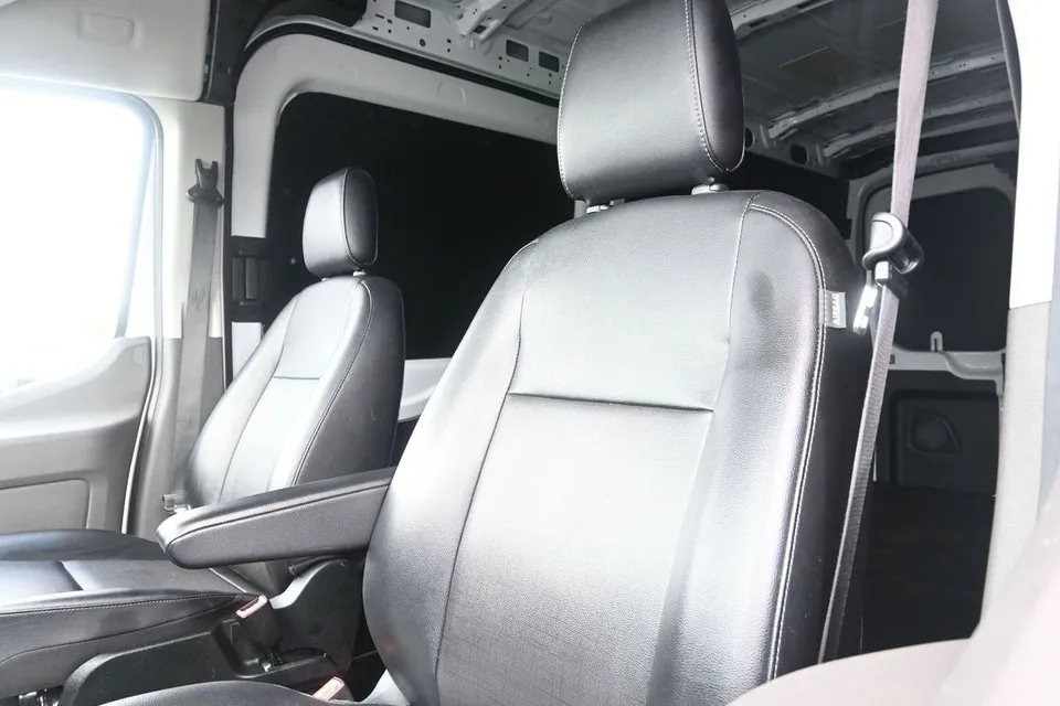 Ford Transit 2025 photo 4