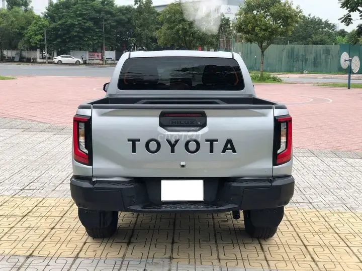 Toyota Hilux 2025 photo 5