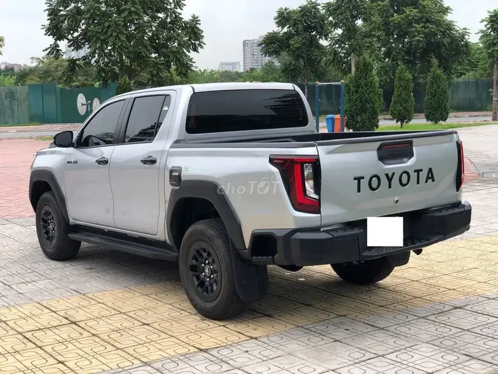 Toyota Hilux 2025 photo 4