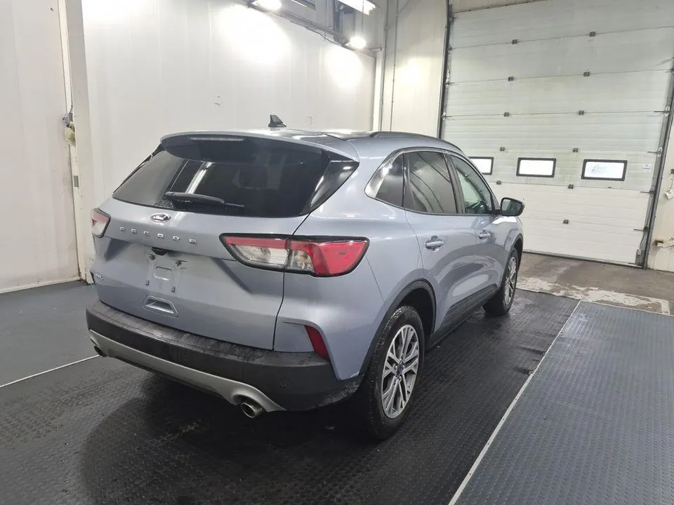 Ford Escape 2022 photo 3