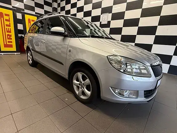 Skoda Fabia 2011 photo 5