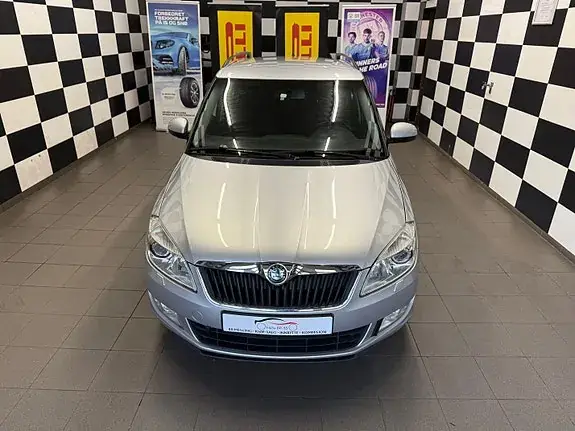 Skoda Fabia 2011 photo 4