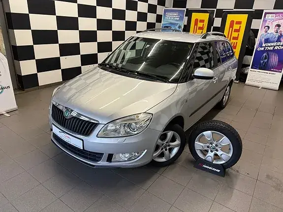 Skoda Fabia 2011 photo 2