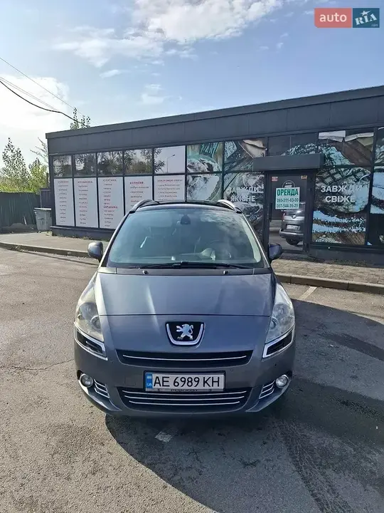 Peugeot 5008 2011 photo 3