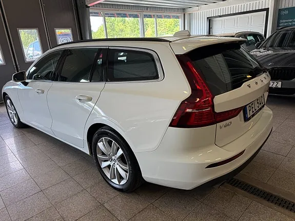 Volvo V60 2022 photo 3