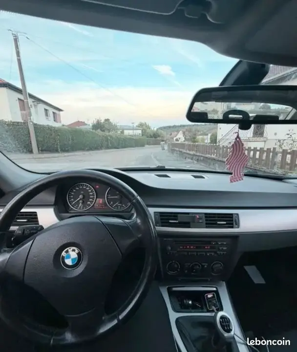 BMW E90 2006 photo 2