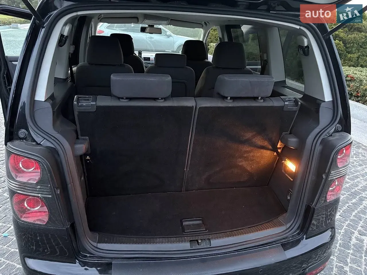 Volkswagen Cross Touran 2009 photo 3
