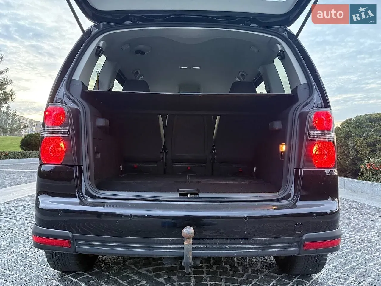 Volkswagen Cross Touran 2009 photo 5