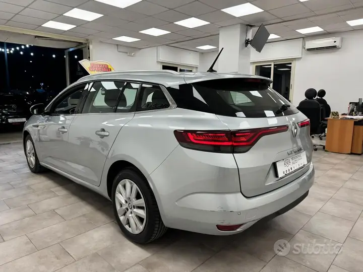 Renault Megane 2022 photo 2