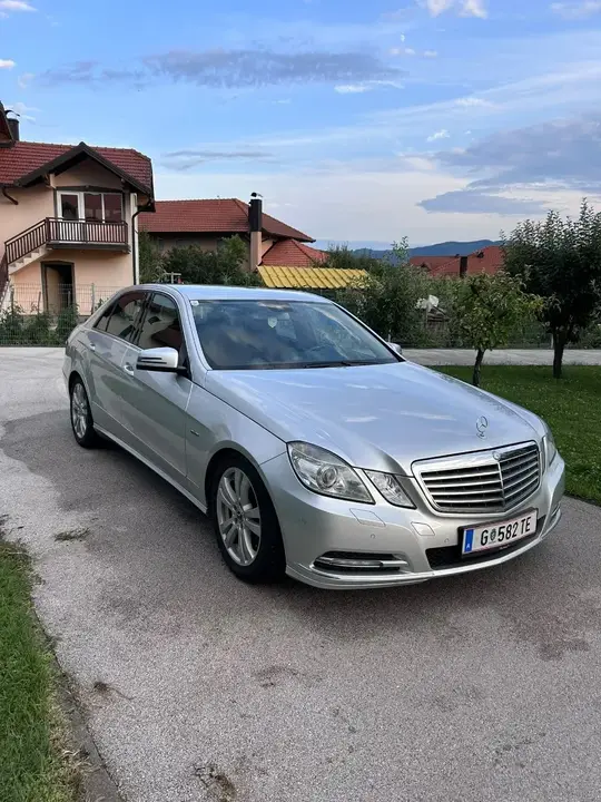 Mercedes-Benz E-Class 2012 photo 2