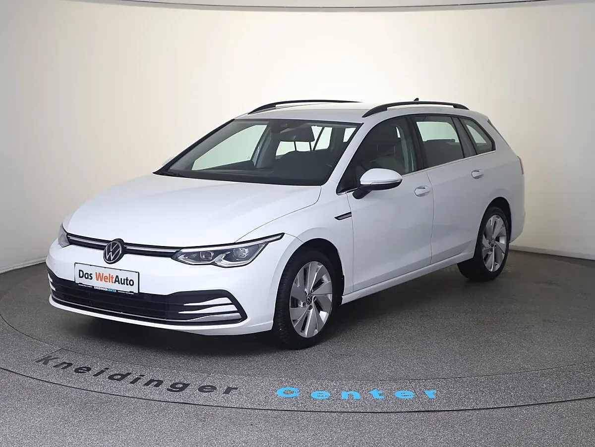 Volkswagen Golf 2023 photo 2