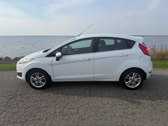 Ford Fiesta 2016 photo 2