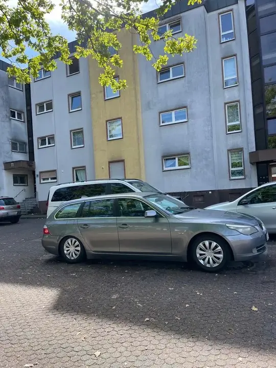 BMW 523I