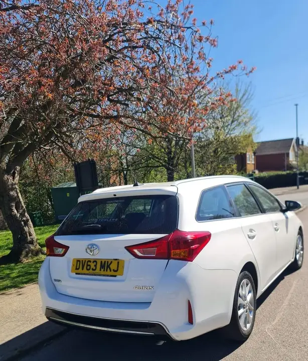 Toyota Auris 2013 photo 2