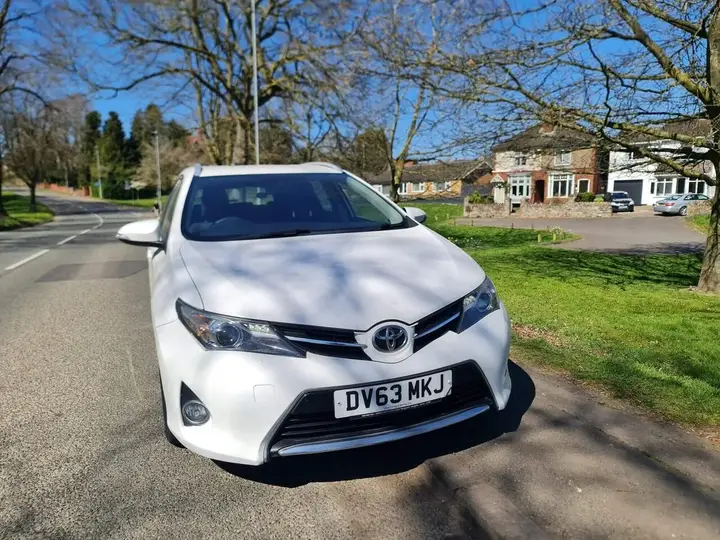 Toyota Auris 2013 photo 5