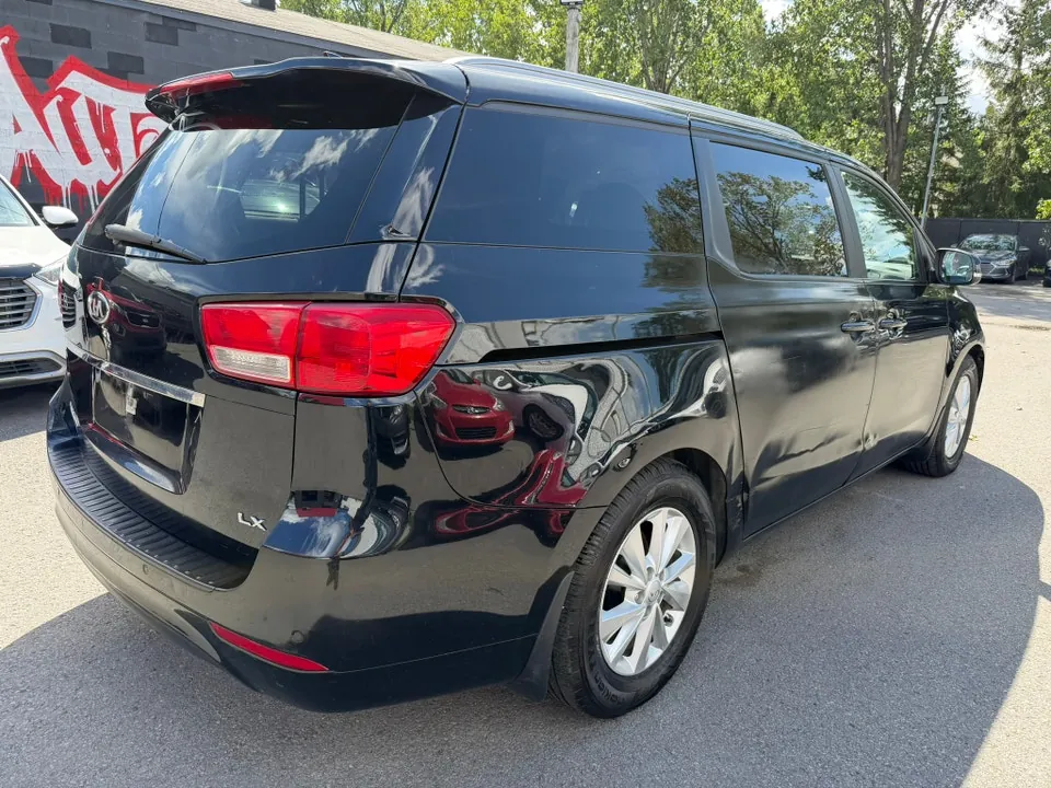 Kia Sedona 2016 photo 2