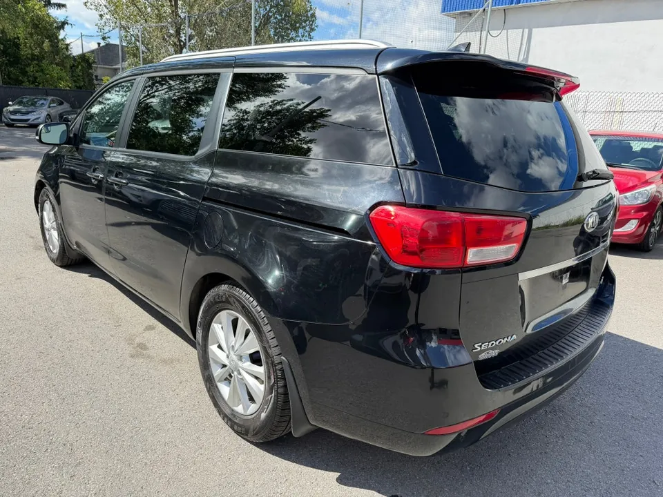 Kia Sedona 2016 photo 4