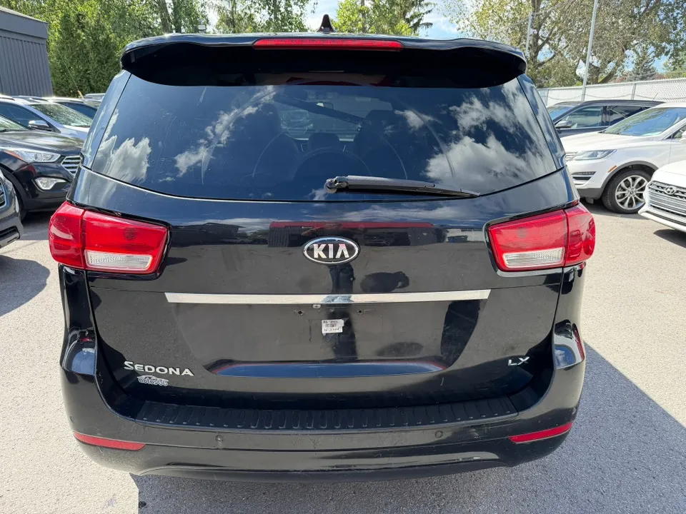 Kia Sedona 2016 photo 3
