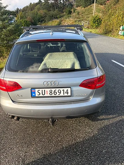 Audi A4 2010 photo 2