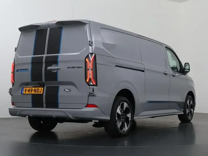 Ford E-Transit 2025 photo 2