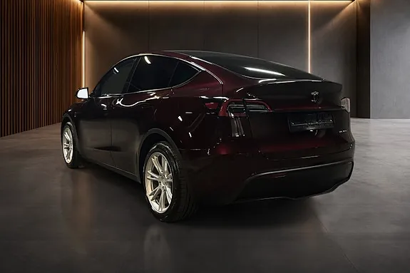 Tesla Model Y 2024 photo 3