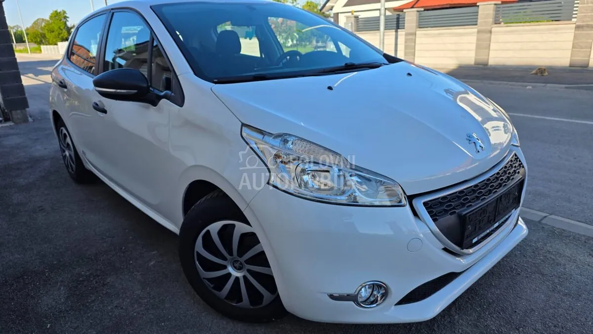 Peugeot 208 2013 photo 3