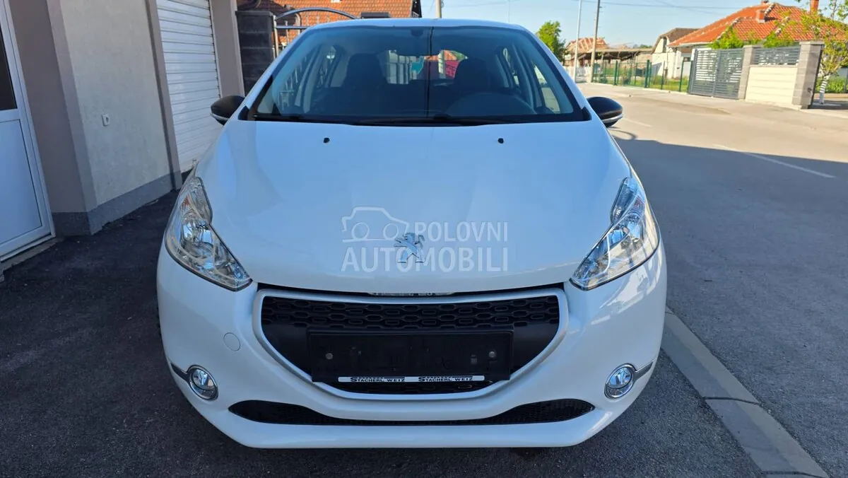 Peugeot 208 2013 photo 2