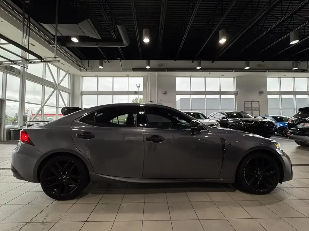 Lexus Is 2017 photo 2