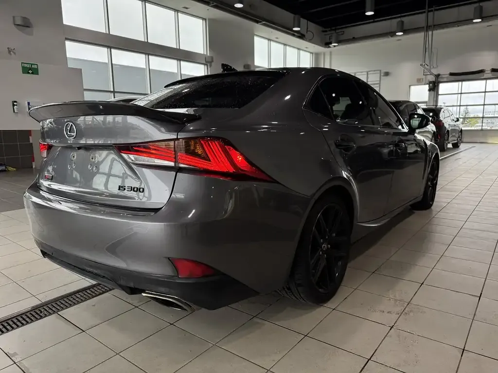 Lexus Is 2017 photo 3