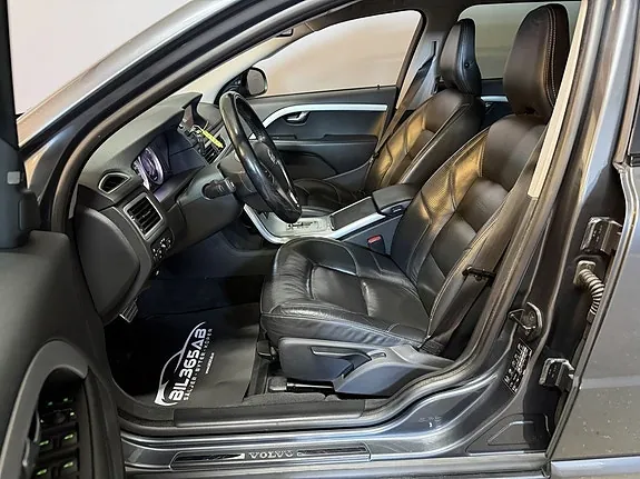 Volvo V70 2012 photo 2