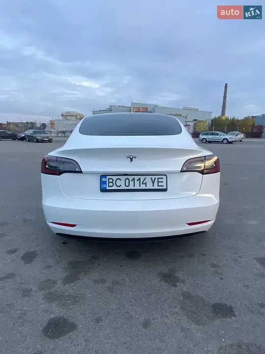 Tesla Model 3 2021 photo 3