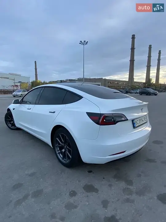 Tesla Model 3 2021 photo 2