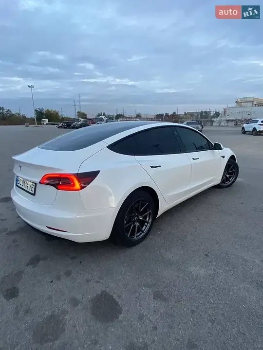 Tesla Model 3 2021 photo 4