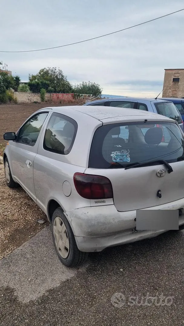 Toyota Yaris 2003 photo 2