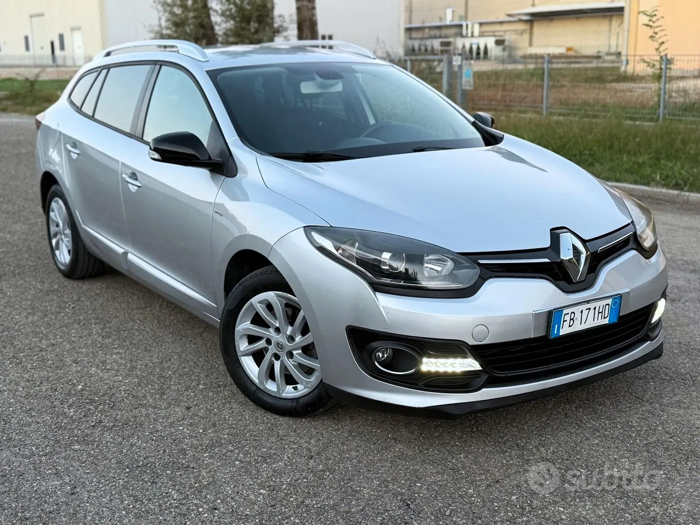 Renault Megane 2015 photo 2
