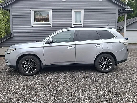 Mitsubishi Outlander 2013 photo 2