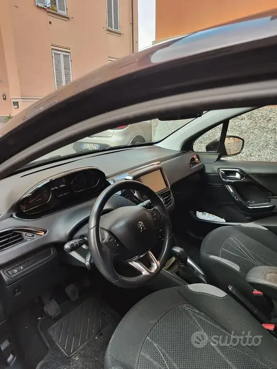 Peugeot 208 2013 photo 4